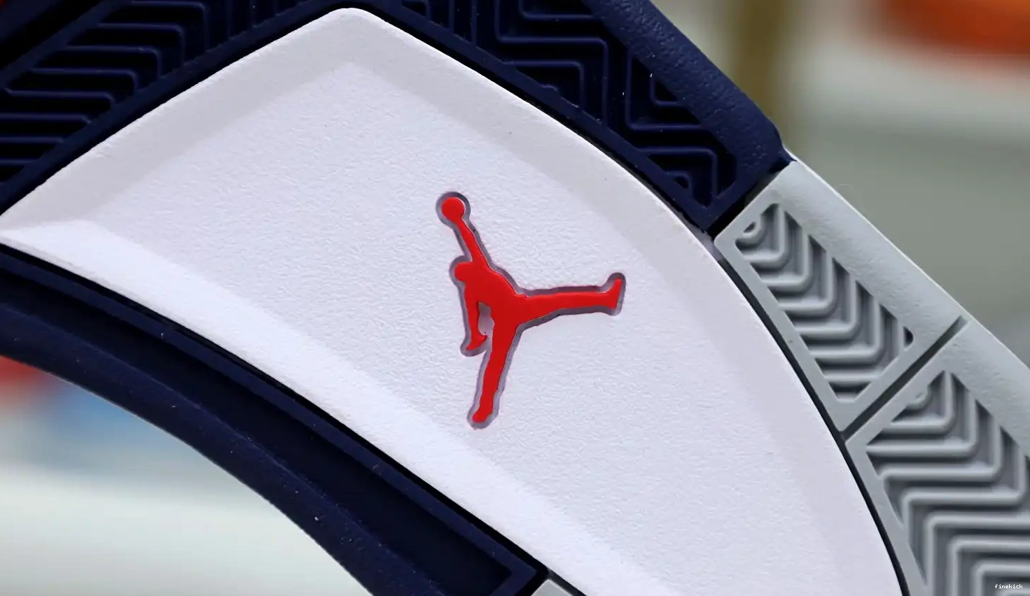 RETRO JORDAN AIR 4 DH6927-140 NAVY